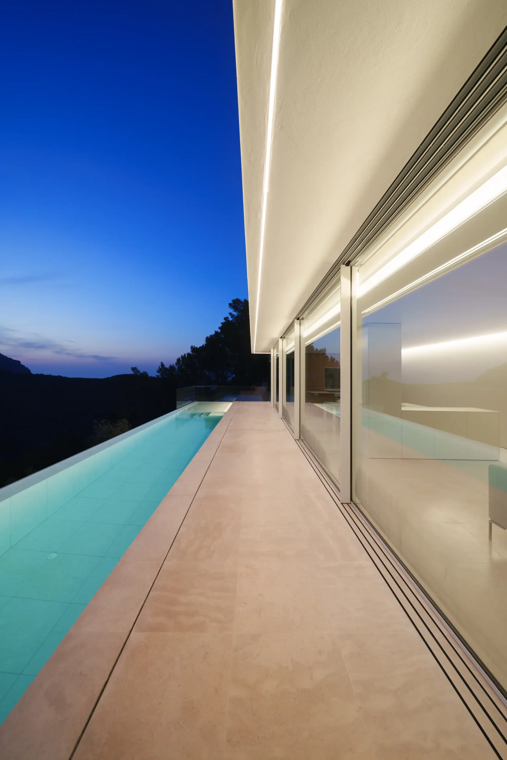 the-roca-views-ibiza-villa1-piscina-noche