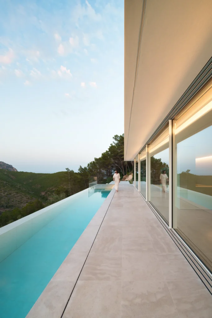 the-roca-views-ibiza-villa1-piscina-salon