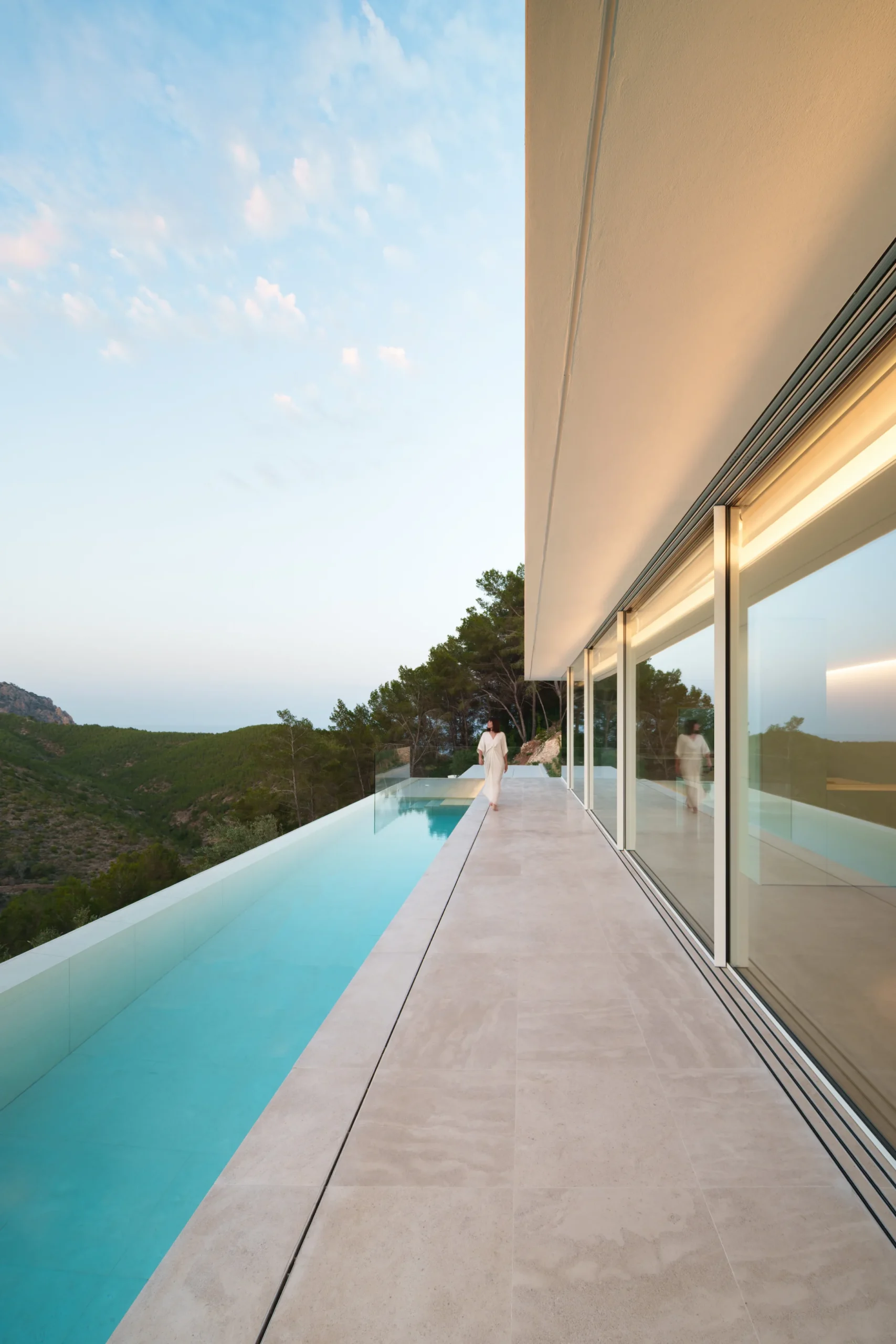 the-roca-views-ibiza-villa1-piscina-salon