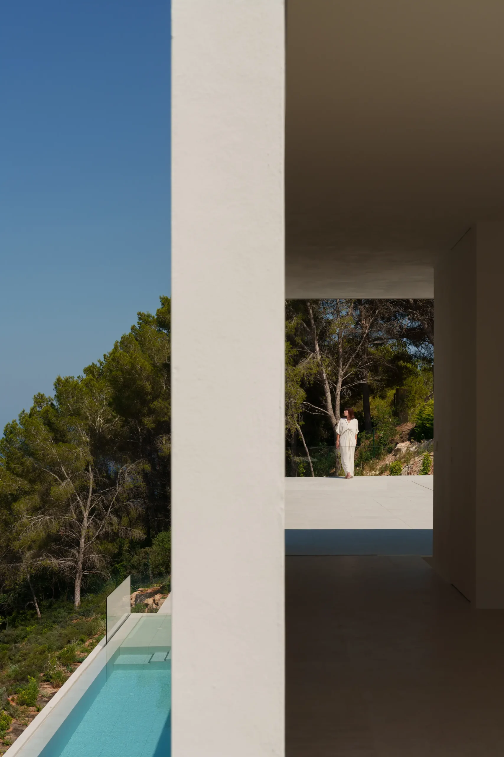 the-roca-views-ibiza-villa1-terraza-entrada